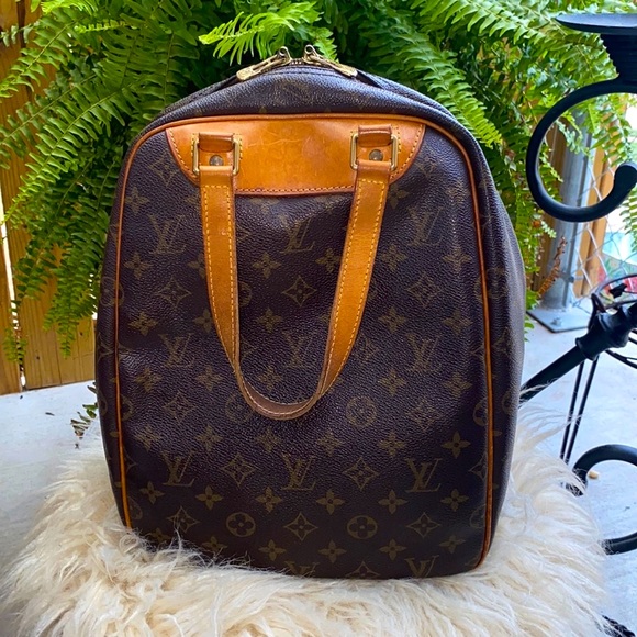 Louis Vuitton Handbags - 💎AUTHENTIC LOUIS VUITTON EXCURSION HANDBAG MONOGRAM